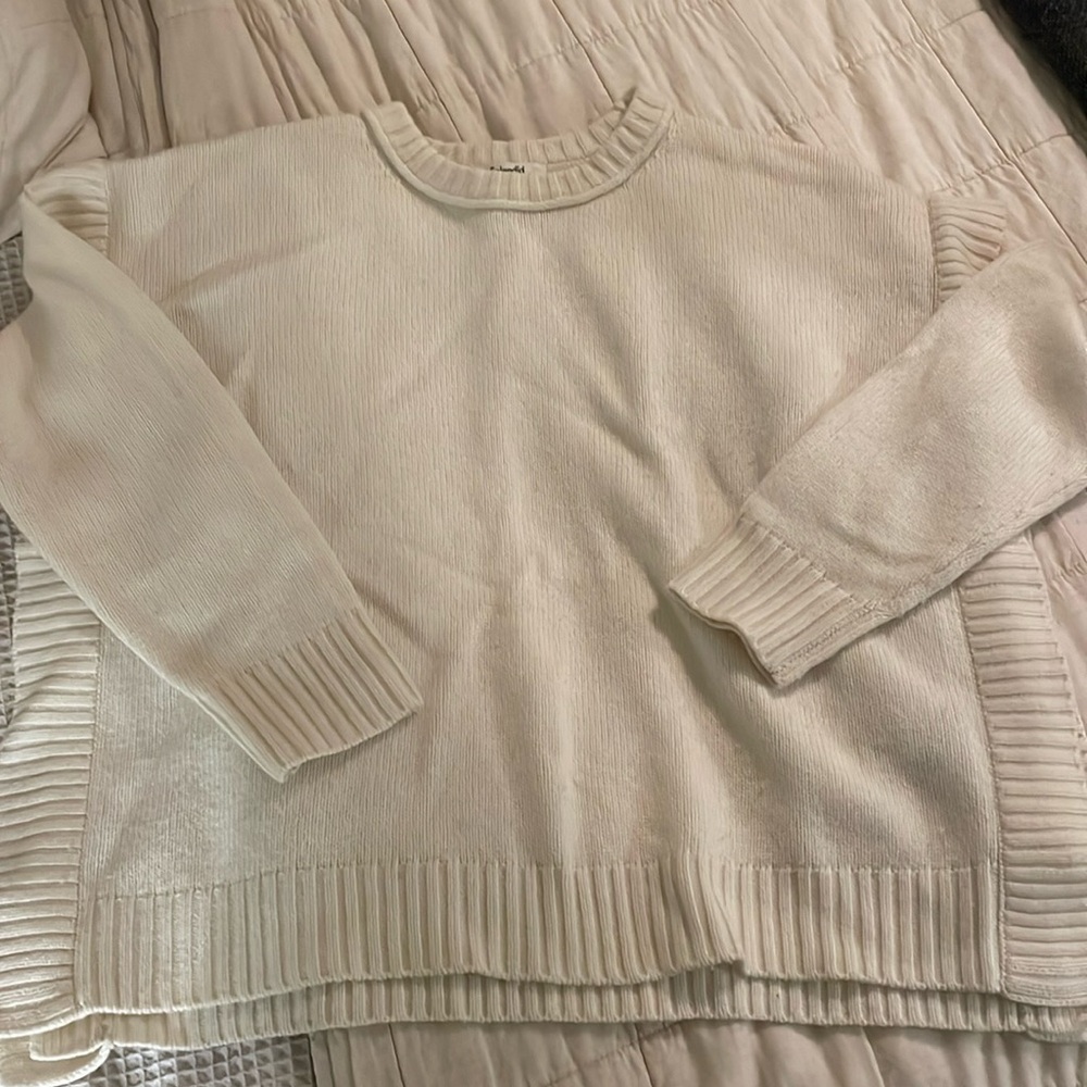 Splendid ivory sweater. Size M.